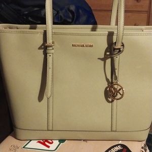 Micheal Kors purse